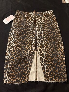 Leopard Print Front-Zip Pencil Skirt